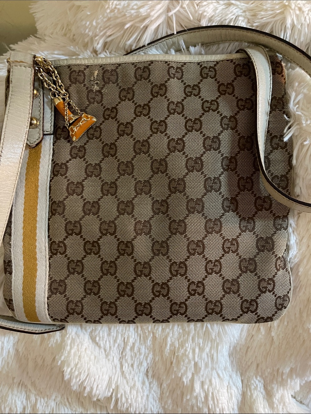 Gucci Crossbody with COA and two bag charms